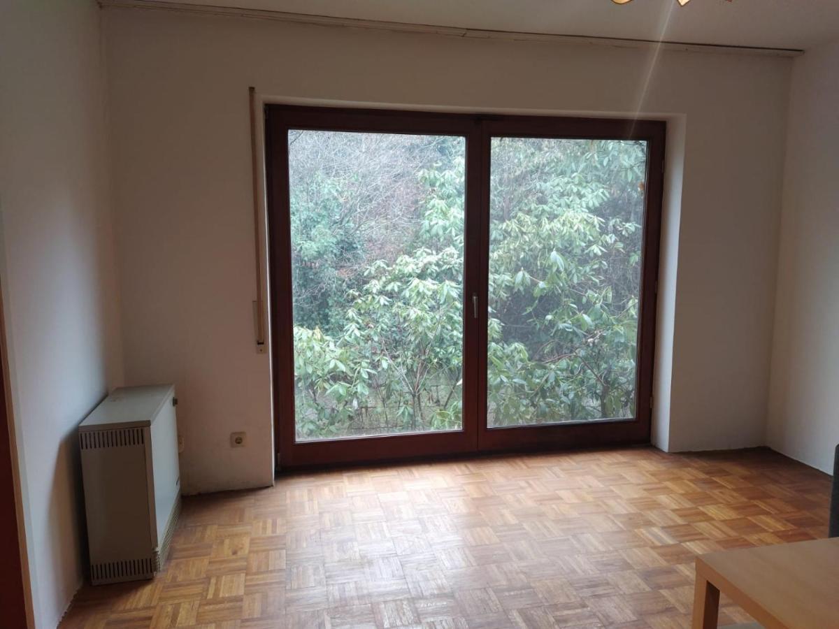 In Kadenbach, Schoene Ferienwohnung Im Ruhigen Esterno foto