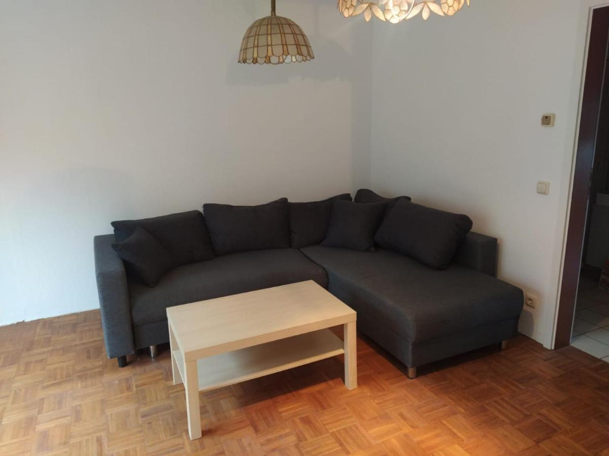 In Kadenbach, Schoene Ferienwohnung Im Ruhigen Esterno foto