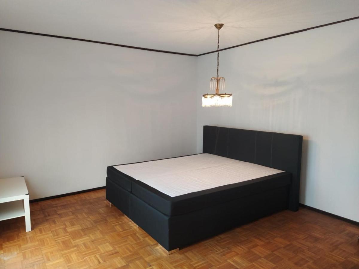 In Kadenbach, Schoene Ferienwohnung Im Ruhigen Esterno foto