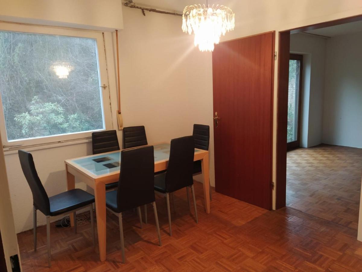In Kadenbach, Schoene Ferienwohnung Im Ruhigen Esterno foto