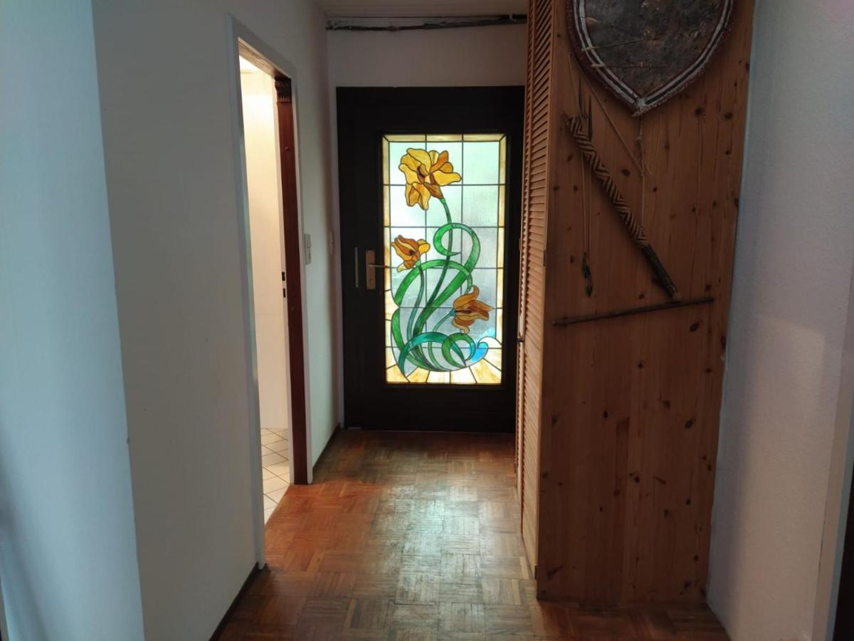 In Kadenbach, Schoene Ferienwohnung Im Ruhigen Esterno foto