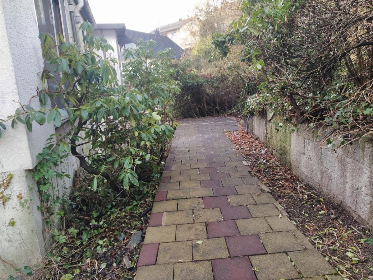 In Kadenbach, Schoene Ferienwohnung Im Ruhigen Esterno foto